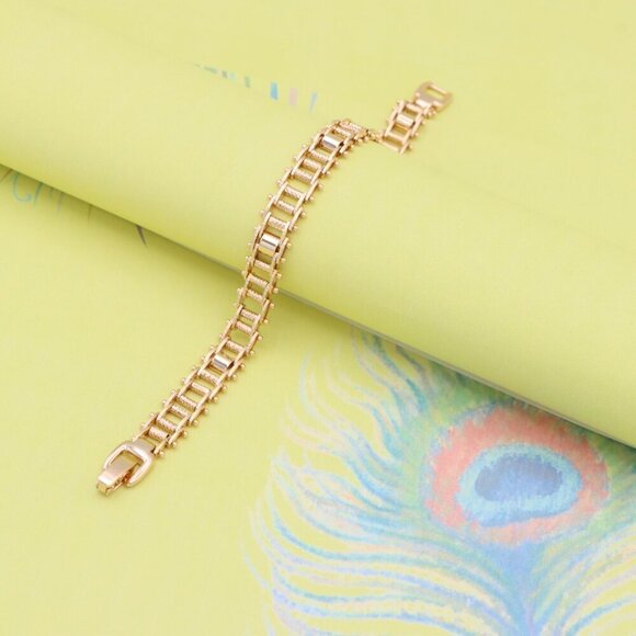 "Rose Gold Textured Link Chain Bracelet in Premium Brass Finish, XPBL0998 - Picture 4 of 13